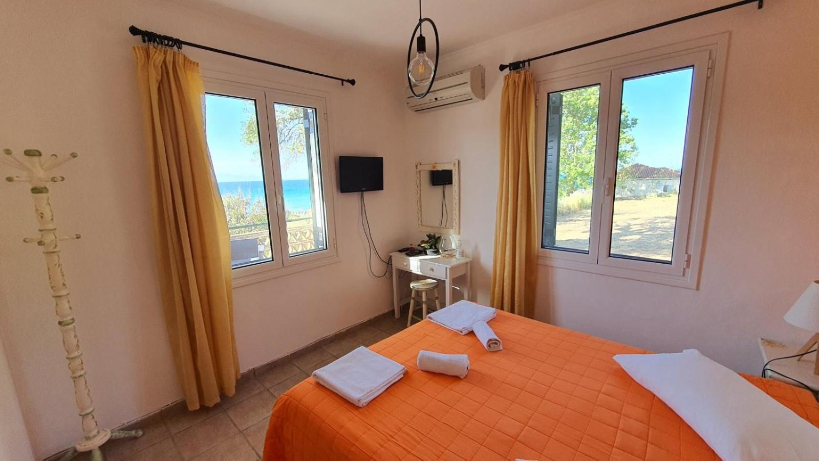 Tonias Houses - Thea House And Vrachos Attic Appartment Alykanas  Chambre photo