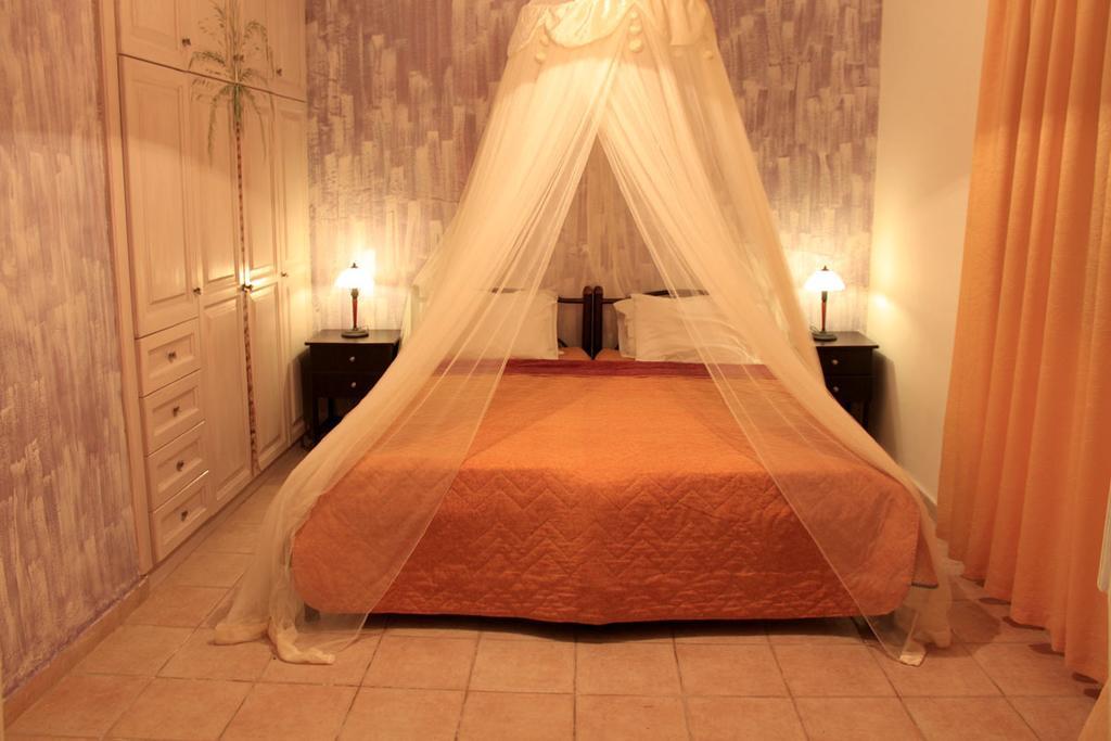 Tonias Houses - Thea House And Vrachos Attic Appartment Alykanas  Chambre photo